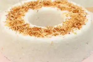 Bolo de tapioca gelado: a sobremesa leve, sem glúten e cheia de sabor que vai te conquistar