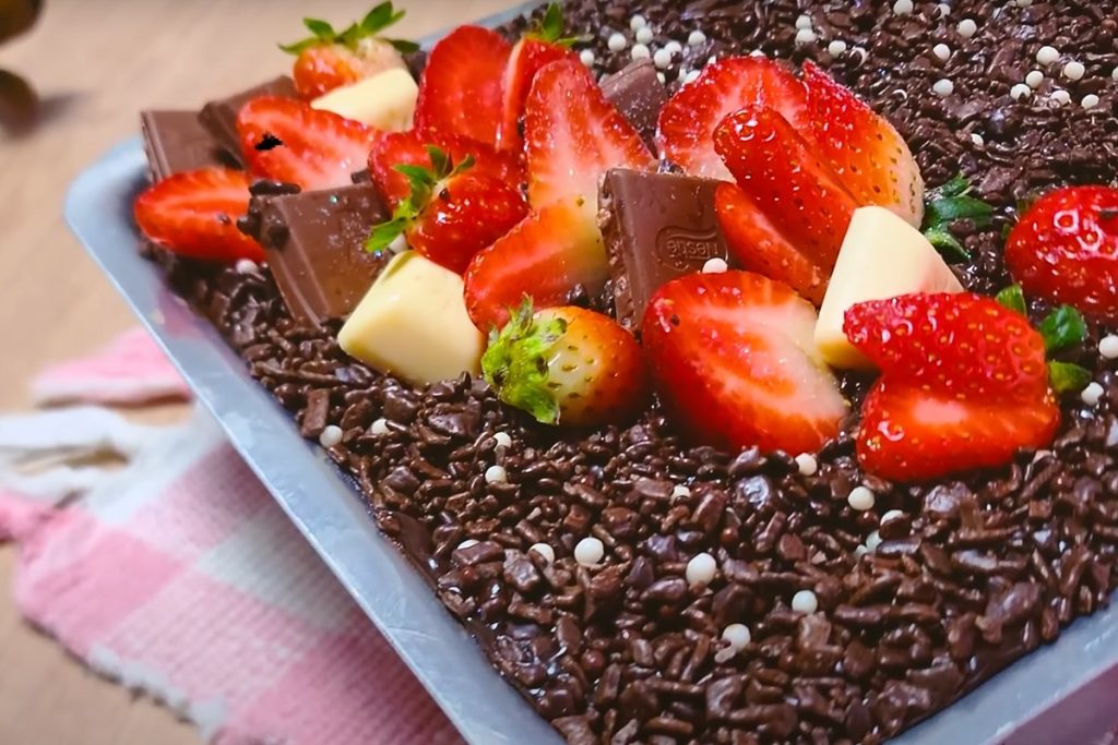 Bolo Gelado De Chocolate Com Cobertura Cremosa – Perfeito Para Servir Geladinho No Fim De Semana 7 Bolo Gelado De Chocolate
