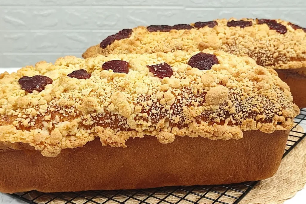 Cuca De Goiabada Fofinha Com Farofa Crocante – Sabor De Padaria No Seu Café 7 Cuca De Goiabada