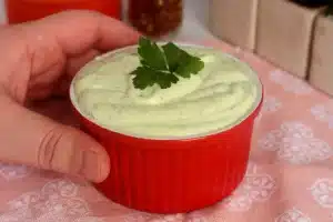 Maionese verde sem óleo: leve, saudável e cheia de sabor