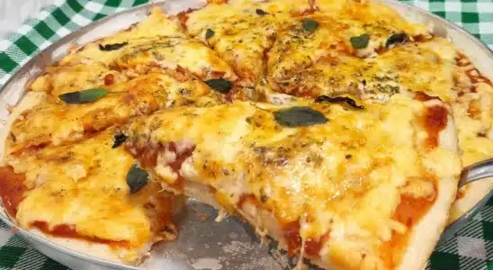 Pizza De Massa Líquida