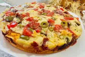 Torta salgada fácil, macia e recheada: perfeita para o lanche ou jantar
