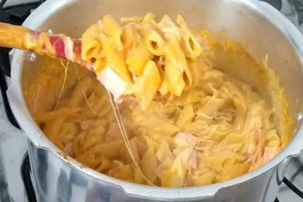 Macarrão Cremoso Na Panela De Pressão: Receita Rápida, Prática E Cheia De Sabor 7 Macarrão Cremoso