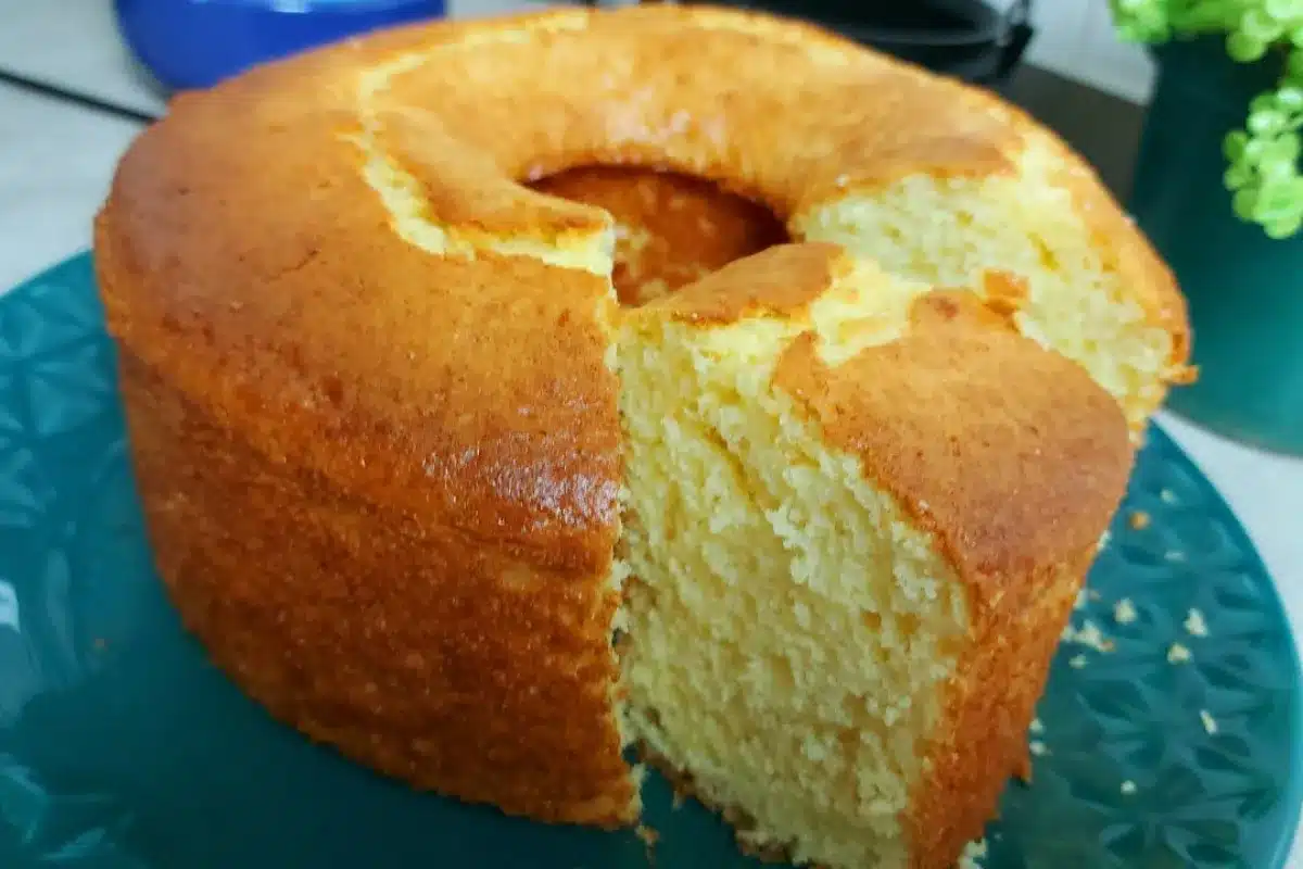 Bolo de laranja com creme de leite