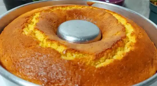 Bolo De Fubá Com Creme De Leite